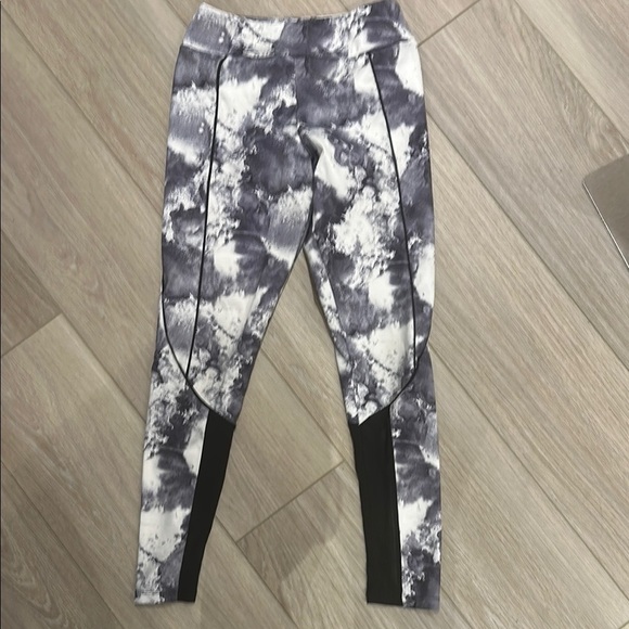 Zara Kids Black and White Patterned Leggings - Picture 2 of 7